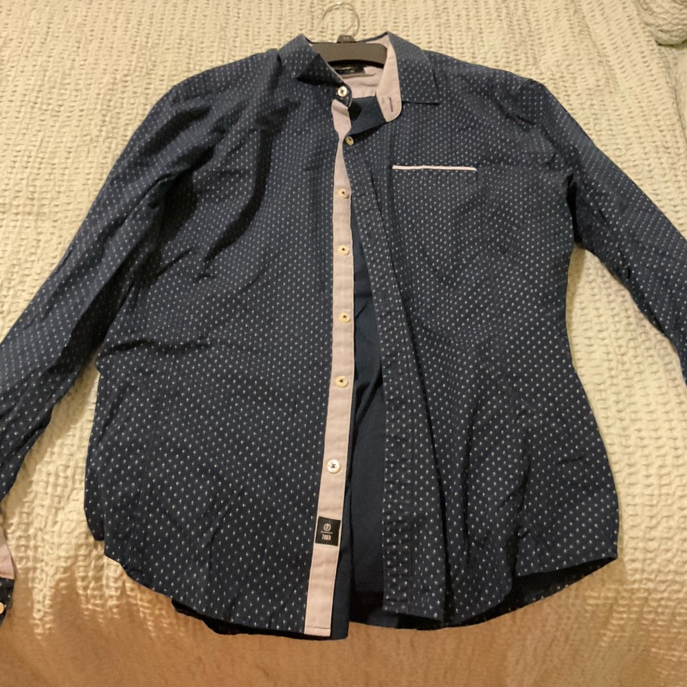 7 Diamonds Blue and White Dotted Button-Down Shirt